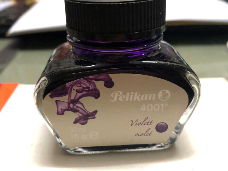 รีวิว Pelikan 4001 Violet หมึกม่วงราคาย่อมเยาจากค่ายนกกระทุ่ม ณ เยอรมนี