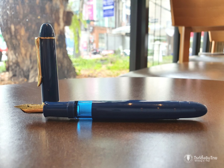 พรีวิว Pelikan M120 Iconic Blue – ปากกาหมึกซึมย้อนยุคที่คุ้นเคย